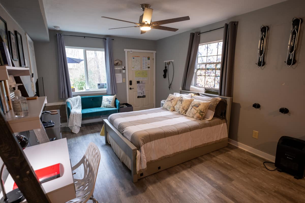 Private Suite-Close to Little Sugar. Pets allowed.